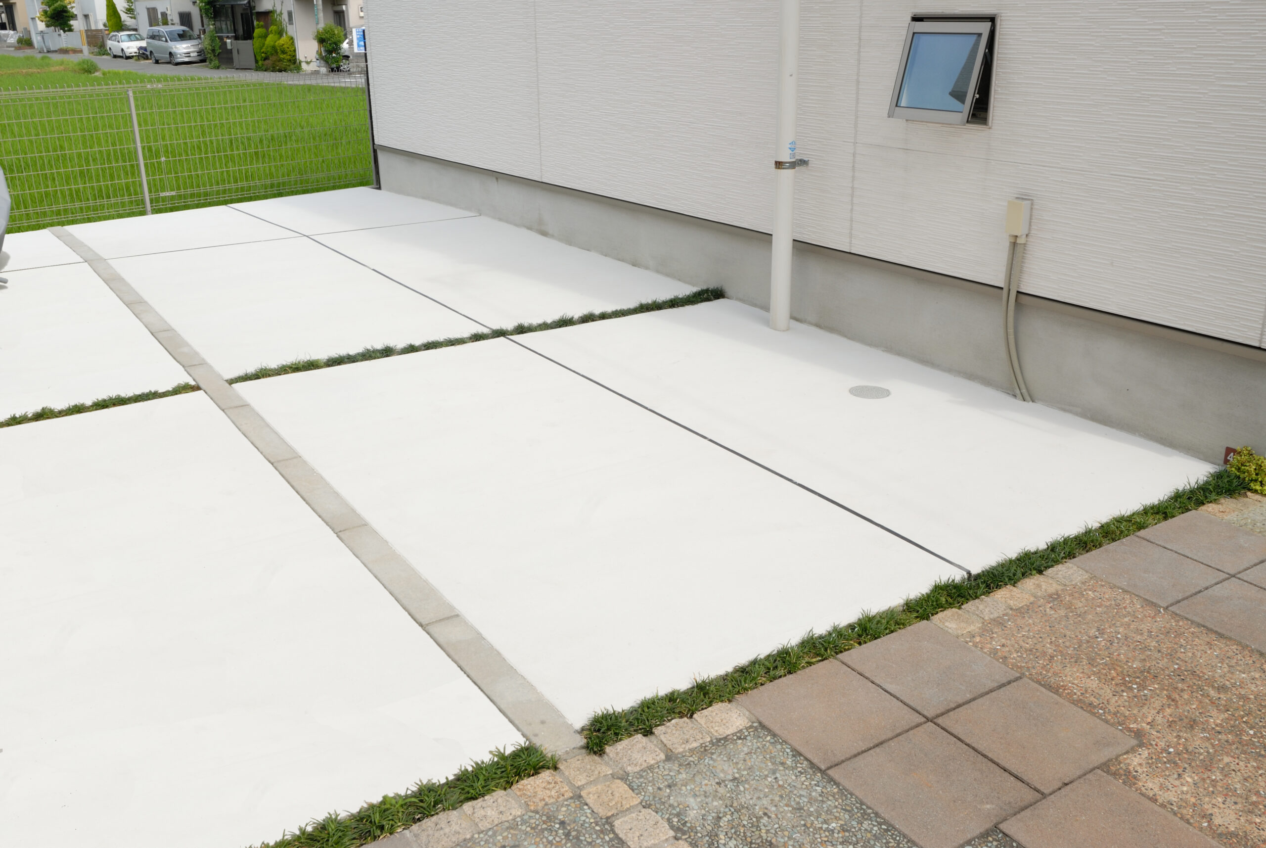 水性カラーコンクリート調塗料「ペイントクリート彩」の塗装事例：エクステリア,戸建・集合住宅,駐車場・駐輪場,しっくい