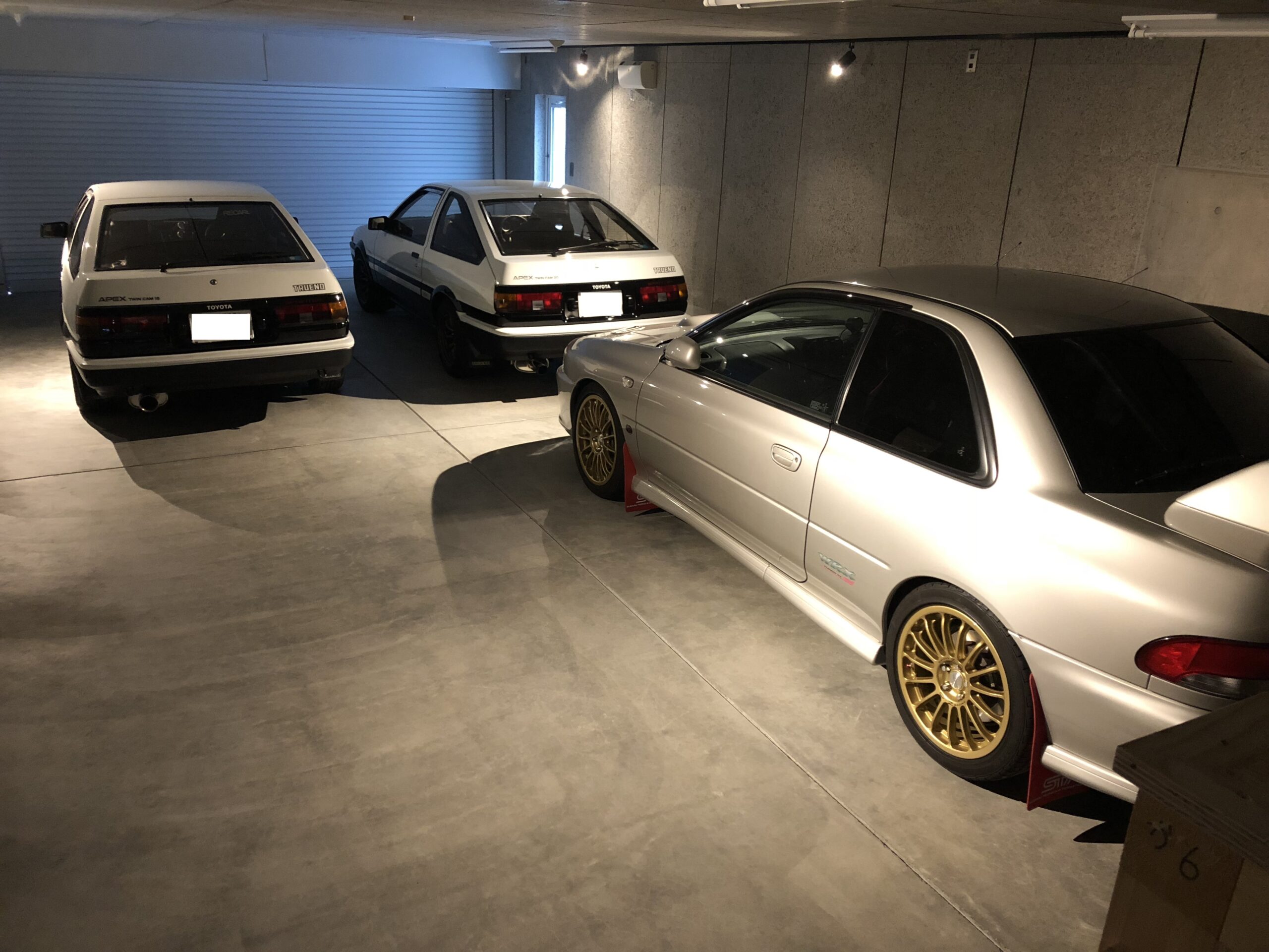 浸透性コンクリート表面強化剤「ガレージ＆ウォール」の塗装事例：駐車場・駐輪場