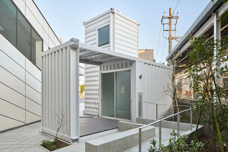 水性コンクリートステイン塗料「アクアカラー for floor」の塗装事例：公共施設,クリア