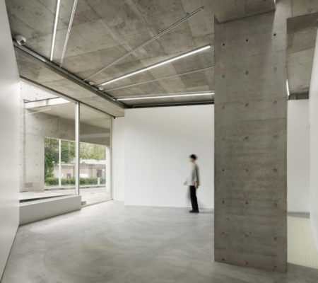 水性コンクリートステイン塗料「アクアカラー for floor」の塗装事例:ギャラリー,グレージュ