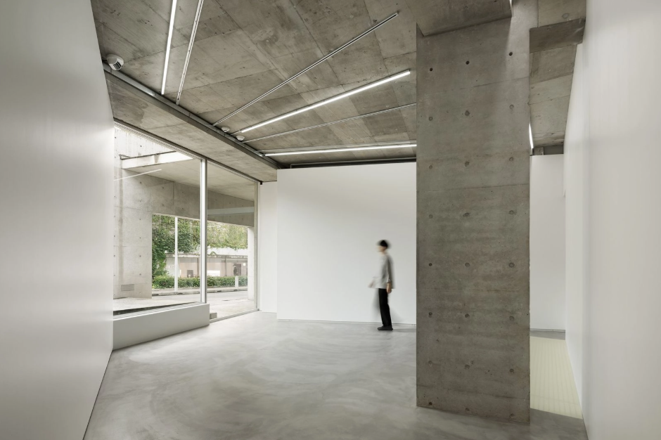 水性コンクリートステイン塗料「アクアカラー for floor」の塗装事例:ギャラリー,グレージュ