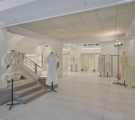 水性コンクリートステイン塗料「アクアカラー for floor」の塗装事例：ショップ,ホワイト