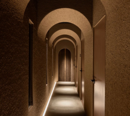 水性コンクリートステイン塗料「アクアカラー for floor」の塗装事例：ショップ,グレイッシュブラウン