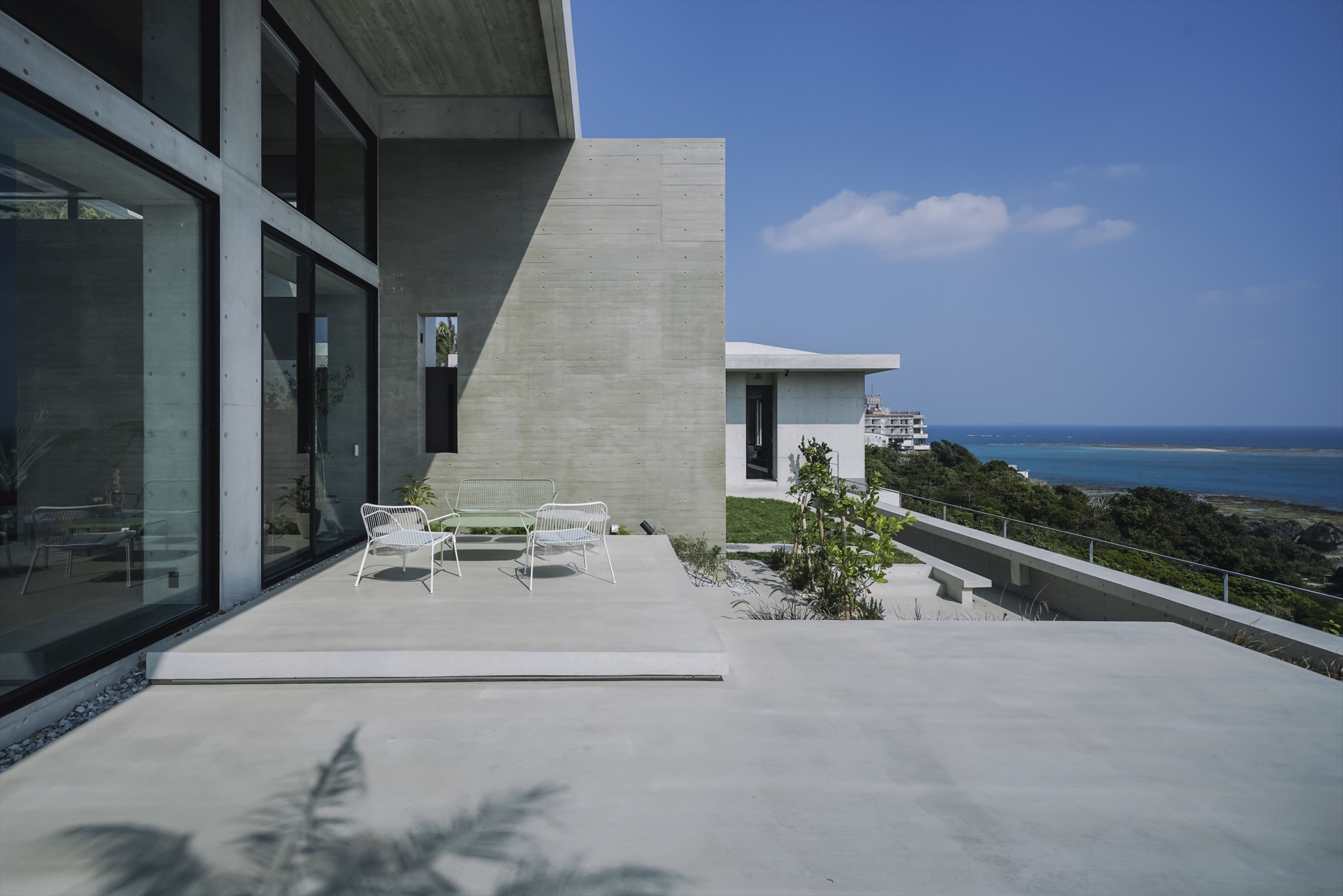 水性カラーコンクリート調塗料「ペイントクリート彩」の塗装事例：住宅,コンクリ