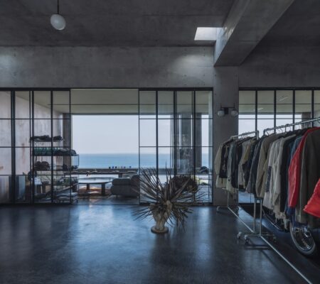 水性コンクリートステイン塗料「アクアカラー」の塗装事例：住宅,ブラック