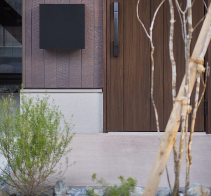 水性コンクリートステイン塗料「アクアカラー for floor」の塗装事例：共同住宅,集合住宅,ベージュ,グレー,グレージュ