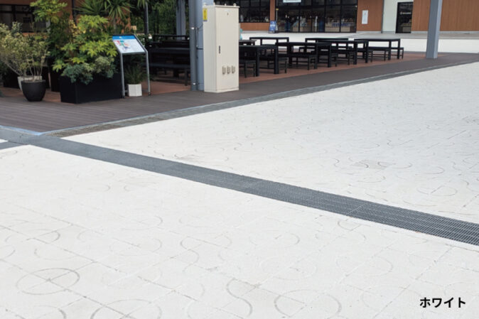 コンクリートクラッディング水性塗料「ペイントクリート」の塗装事例：公共施設,ホワイト
