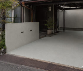 コンクリートクラッディング水性塗料「ペイントクリート」の塗装事例：戸建・集合住宅,駐車場・駐輪場,コンクリ