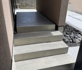 金属調水性塗料「塗るテクスチャー METAL」の塗装事例：戸建住宅,ブラス