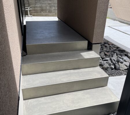 金属調水性塗料「塗るテクスチャー METAL」の塗装事例：戸建住宅,ブラス